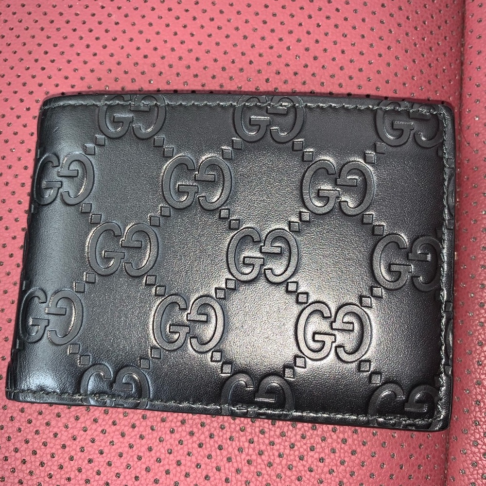 Gucci signature slim wallet